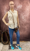 Load image into Gallery viewer, Cell Phone Purse - Brown Crinkled Leather w/Longhorn Concho