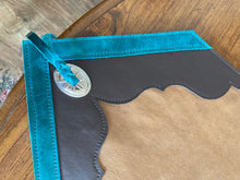 Load image into Gallery viewer, Table Runner - Tan Leather Longhorn
