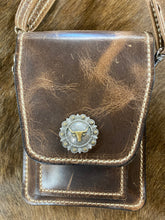 Load image into Gallery viewer, Cell Phone Purse - Brown Crinkled Leather w/Longhorn Concho
